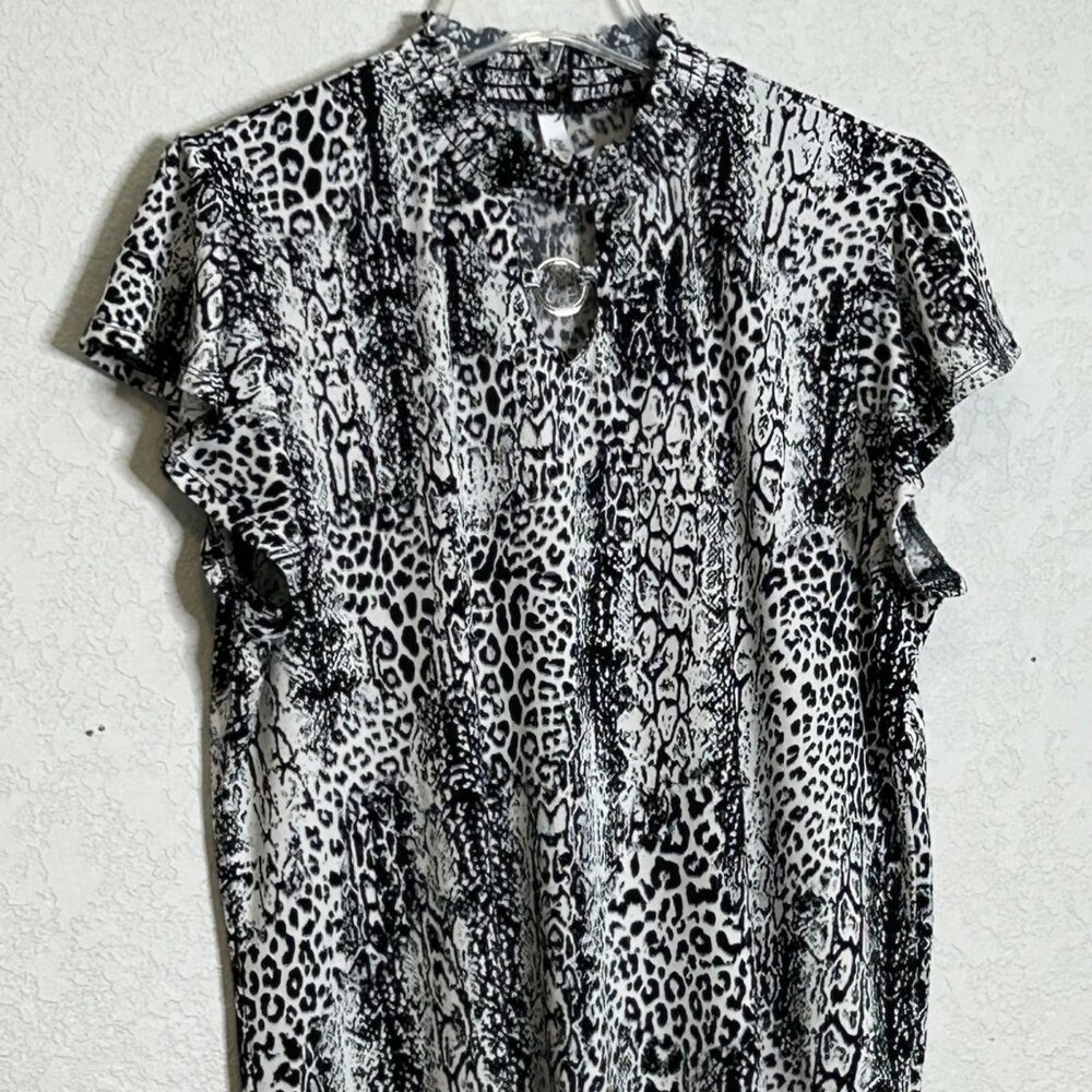 NY Women Collection Black and White Animal Print Front Keyhole 1X Blouse - Picture 6 of 13